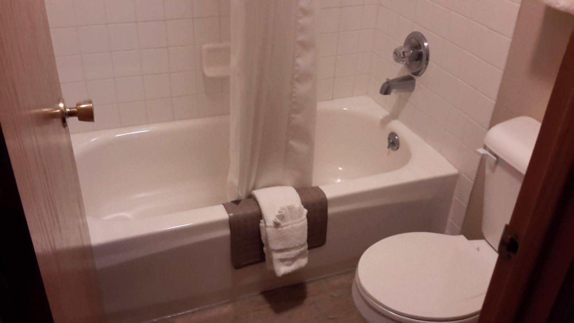 Lakeshore Inn & Suites Anchorage Bagian luar foto